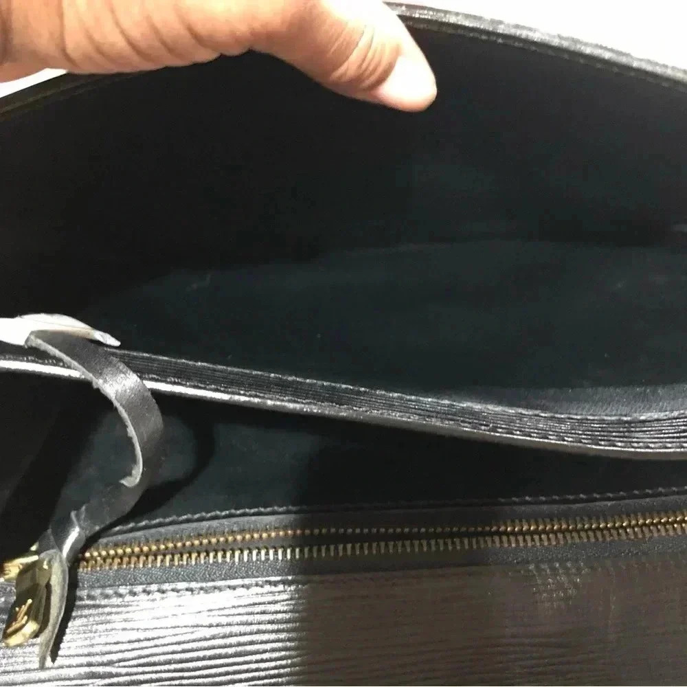 Louis Vuitton Epi Envelope Bag with working key - Picture 5 of 14